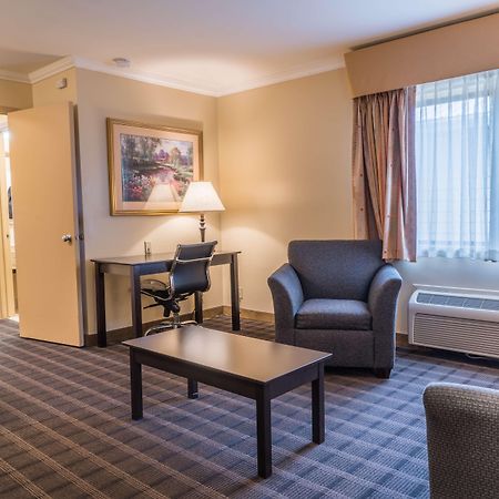 Best Western Inn & Suites Ontario Εξωτερικό φωτογραφία