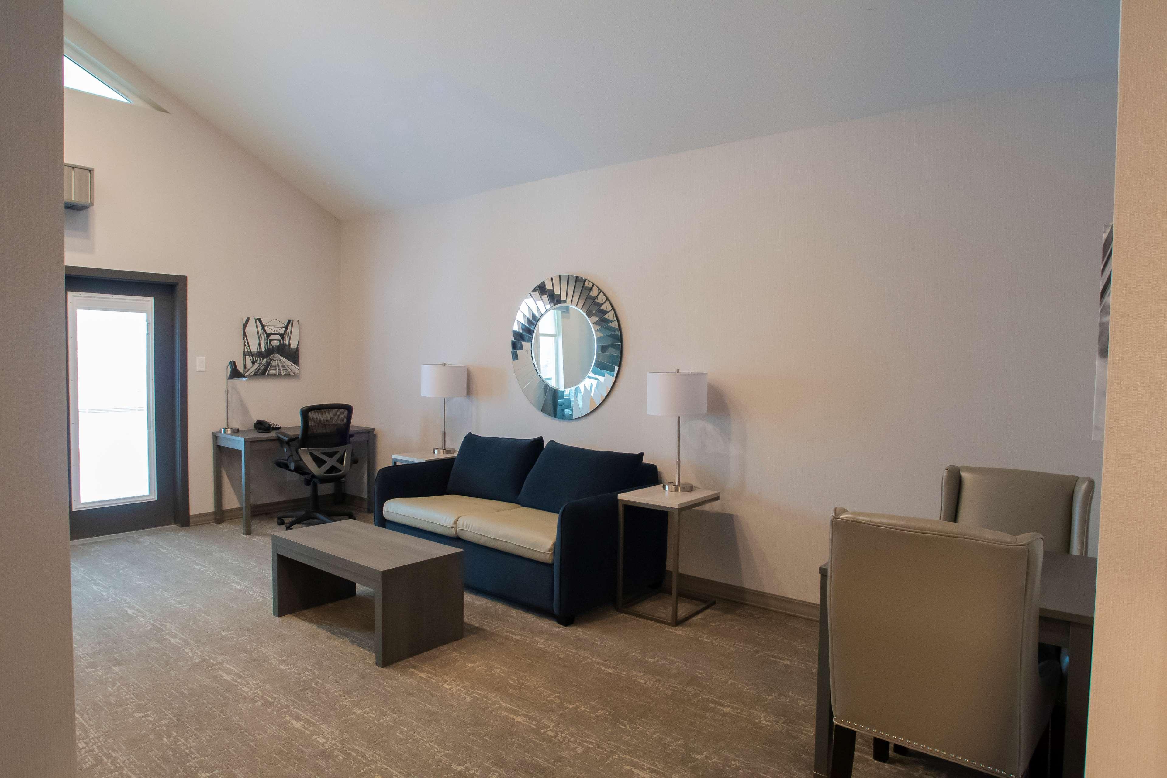Best Western Inn & Suites Ontario Εξωτερικό φωτογραφία