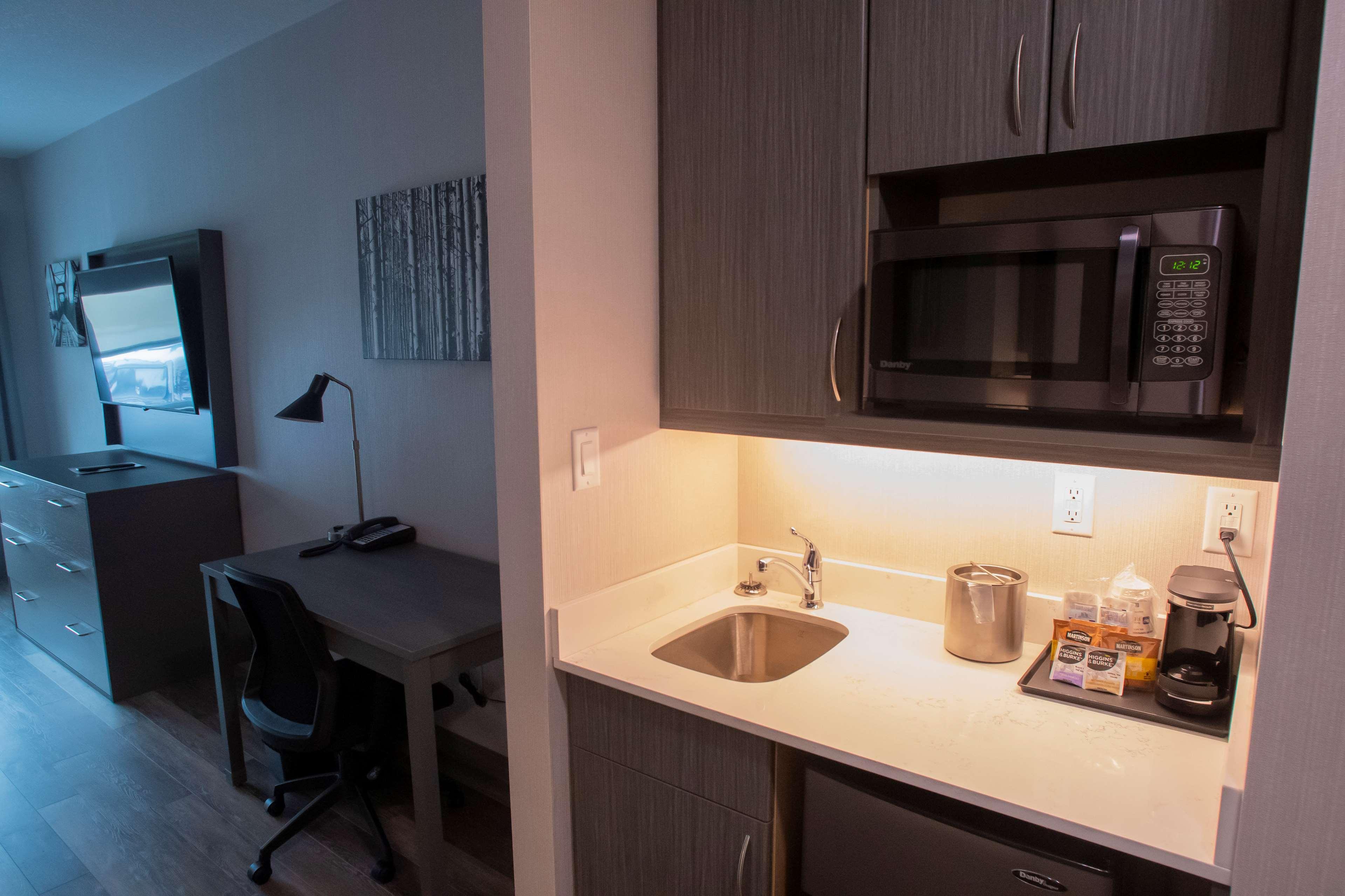 Best Western Inn & Suites Ontario Εξωτερικό φωτογραφία